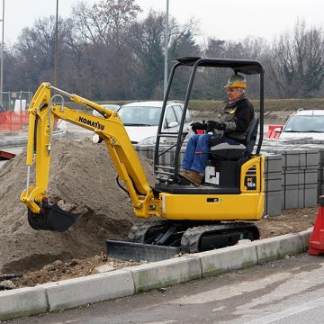 Komatsu PC16-3