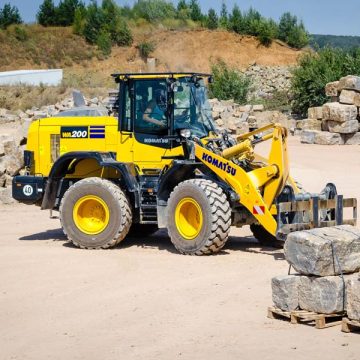 Komatsu WA200-8 shovel