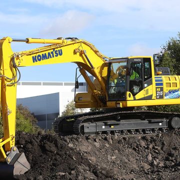 Komatsu HB215LC3 graafmachine