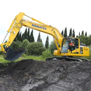 Komatsu PC210-11 graafmachine